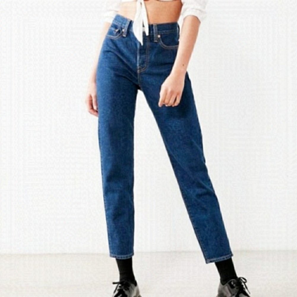 LEVI’S Wedgie Icon Fit Denim Jeans • Med / Dark Wash • US 24